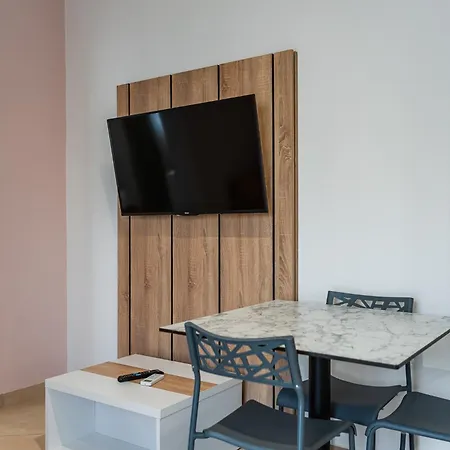 Apartments דירה *